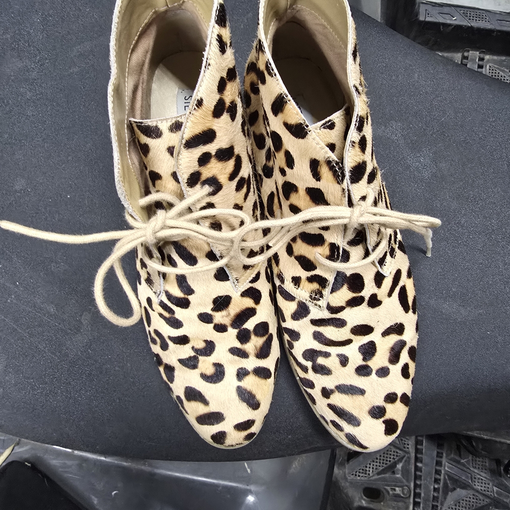 Steve Madden Leopard Print Lace Up Boots‎